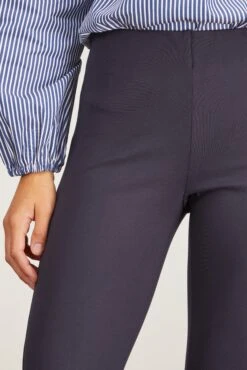 Faye Flare Cropped Pant In Navy 11 Faye Flare Cropped Pant In Navy -DOROTHE Clothing Shop annmashburn FayeFlareCroppedPantinNavy 4 53941924 caf2 4ca7 a426 11bd96f985b6