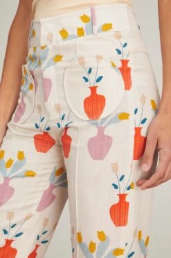 Yoshi Pant In Printed Flower Vase 11 Yoshi Pant In Printed Flower Vase -DOROTHE Clothing Shop destree yoshi pant in printed flower vase 4 1