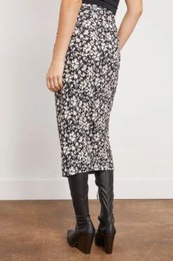 Jeldia Skirt In Black/White 9 Jeldia Skirt In Black/White -DOROTHE Clothing Shop etoileisabelmarant JeldiaSkirtinBlackWhite 3