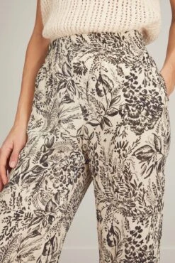 Golden Goose Crepe Viscose Jogging Pant In Bone White/Black 11 Golden Goose Crepe Viscose Jogging Pant In Bone White/Black -DOROTHE Clothing Shop golden goose crepe viscose jogging pant in bone white black 4 1