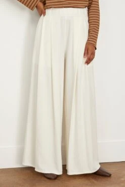 Panta Dalla Funky In Winter White 8 Panta Dalla Funky In Winter White -DOROTHE Clothing Shop labo.art PantaDallaFunkyinWinterWhite 2