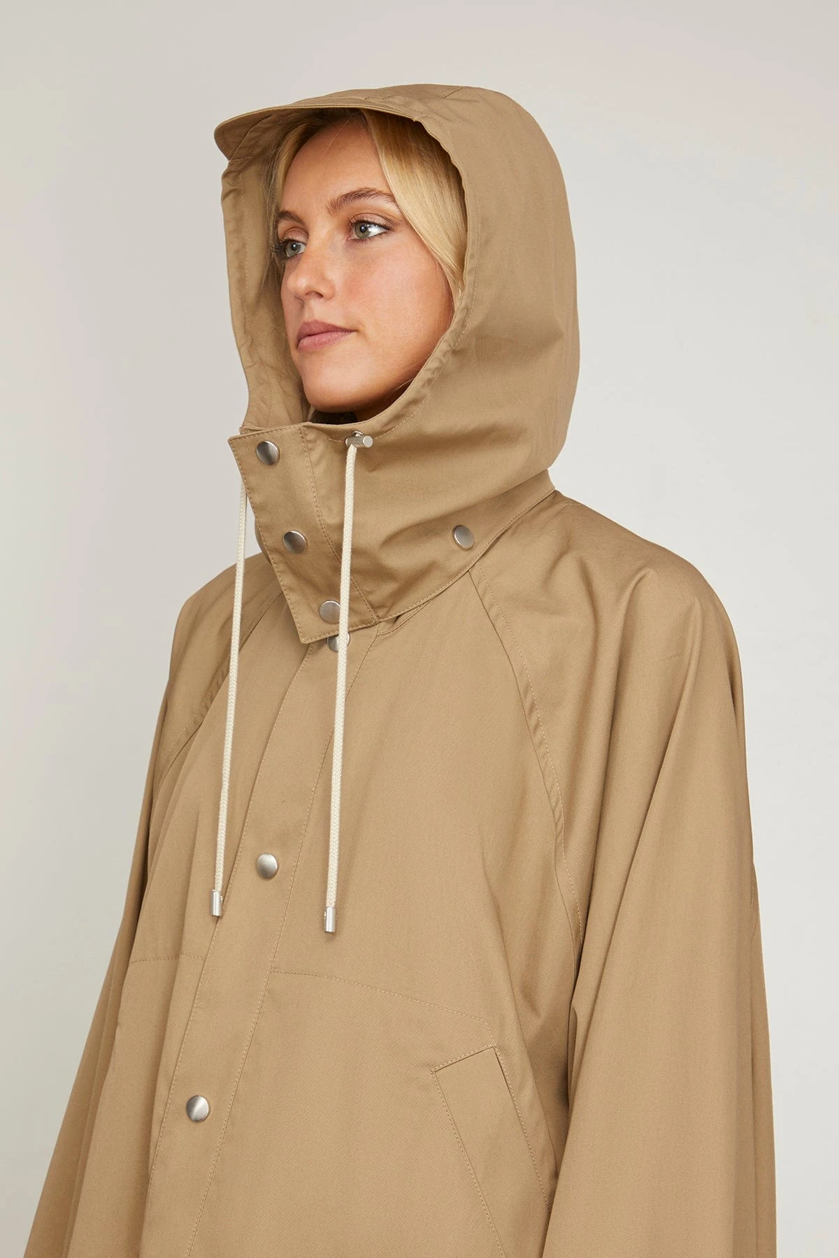 Lemaire Raincoat With Detachable Hood In Greige 7 Lemaire Raincoat With Detachable Hood In Greige - Image 5