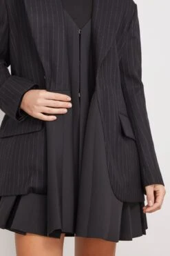 Sacai Chalk Stripe X Suiting Bonding Jacket In Black 11 Sacai Chalk Stripe X Suiting Bonding Jacket In Black -DOROTHE Clothing Shop sacai ChalkStripexSuitingBondingJacketinBlack 4