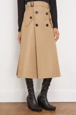 Sacai Cotton Gabardine Skirt In Beige -DOROTHE Clothing Shop sacai CottonGabardineSkirtinBeige 2 51b34b0c 5bb6 41b2 bec4 814064bd891f