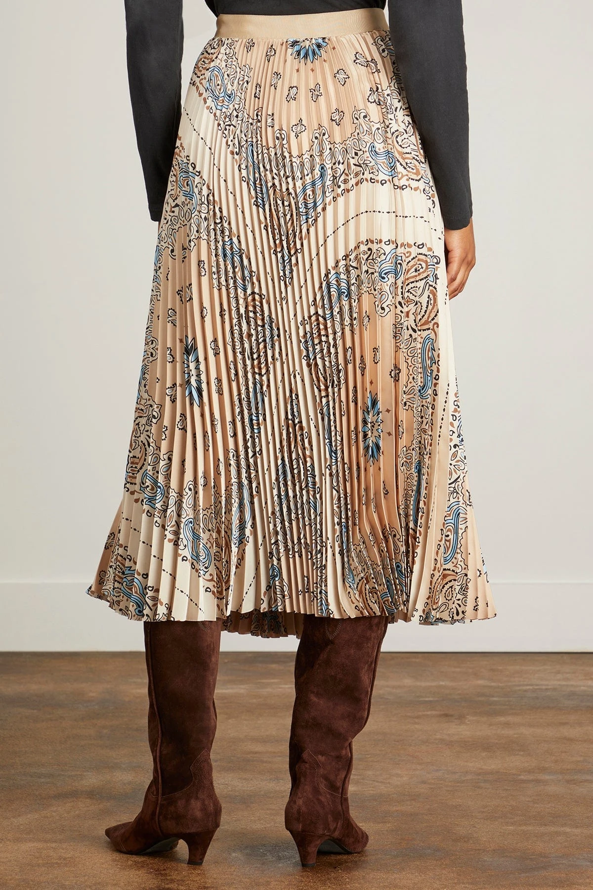 Sacai Bandana Print Skirt In Beige 6 Sacai Bandana Print Skirt In Beige - Image 4