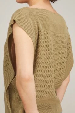 Top Sleeveless Round Neck Knit Sweater In Oliva -DOROTHE Clothing Shop sasuphi top sleeveless round neck knit sweater in oliva 4