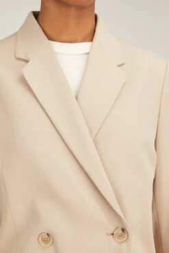 Toteme Double Breasted Vent Blazer In Beige 11 Toteme Double Breasted Vent Blazer In Beige -DOROTHE Clothing Shop toteme double breasted vent blazer in beige 4